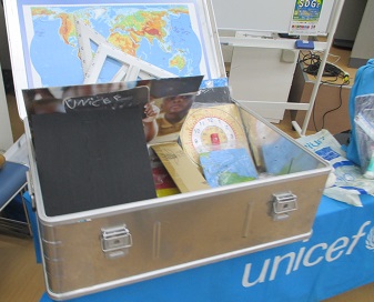 写真(箱の中の学校)